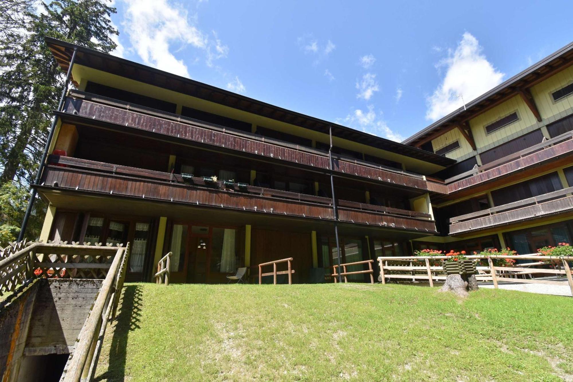 Residenza Silvana มาดอนนาดีกัมปิโญ ภายนอก รูปภาพ