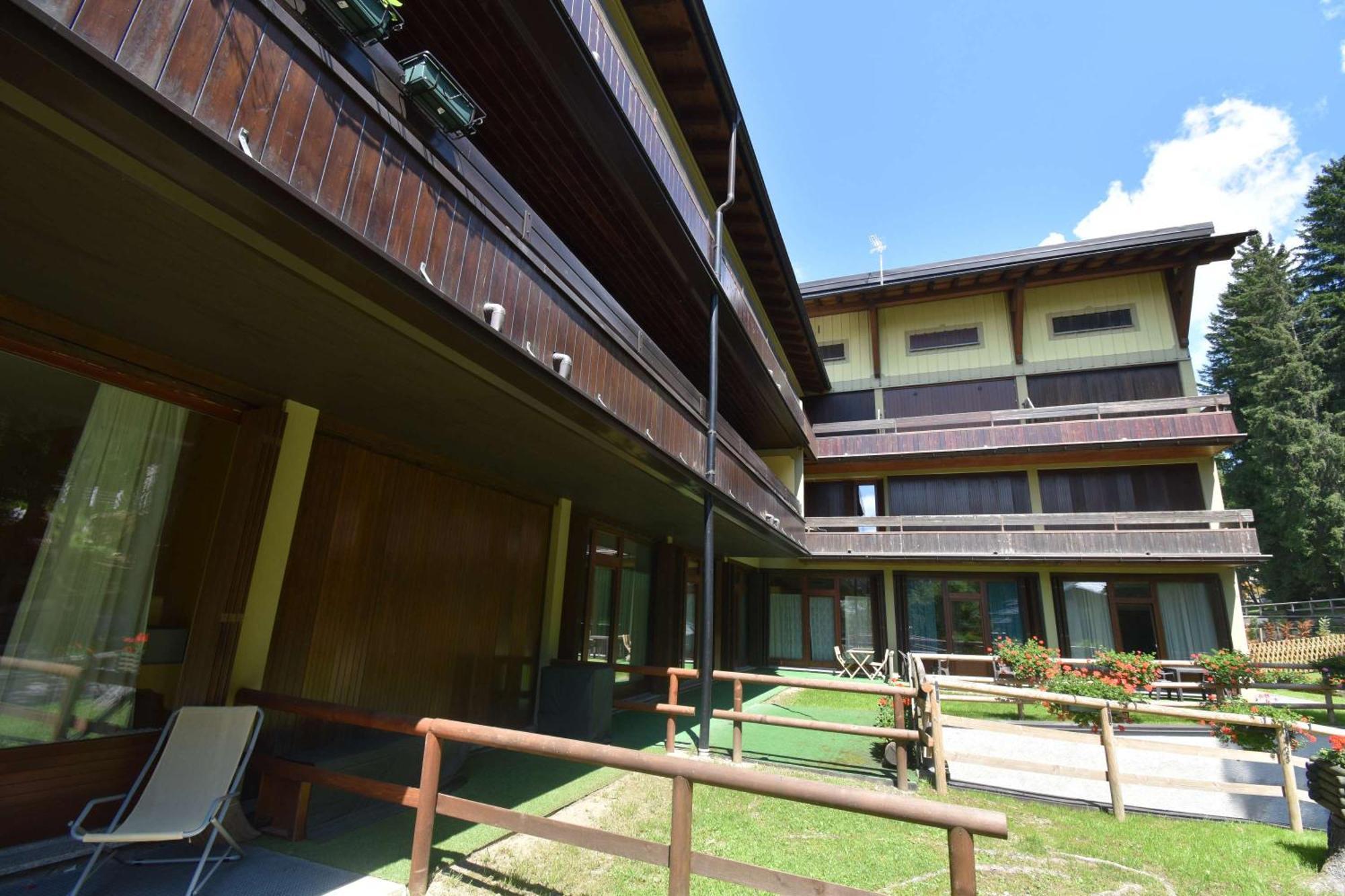 Residenza Silvana มาดอนนาดีกัมปิโญ ภายนอก รูปภาพ